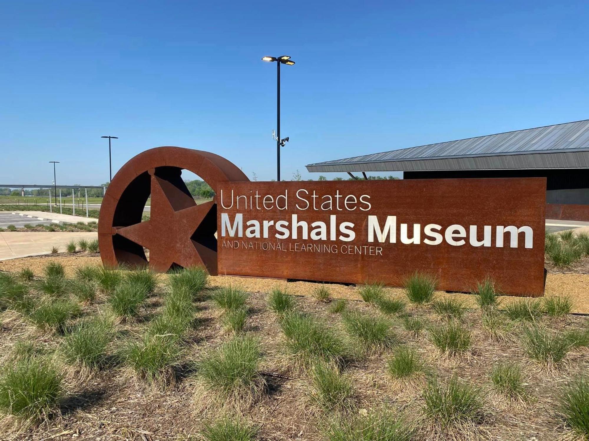Old Fort Loft King & Queen Suites Nearest Accomodation To Marshals Museum Power Your Ev For Free! فورت سميث المظهر الخارجي الصورة